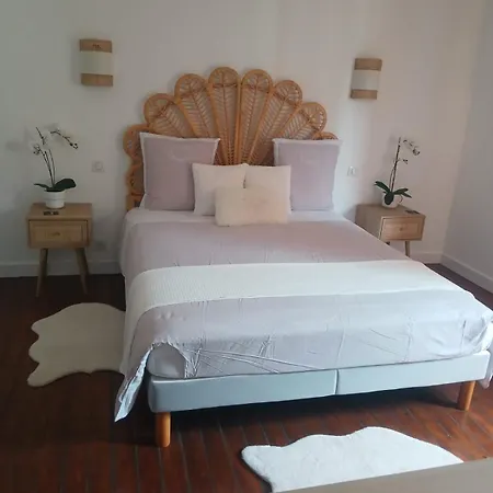 Le Charme Des Berceaux Apartment *